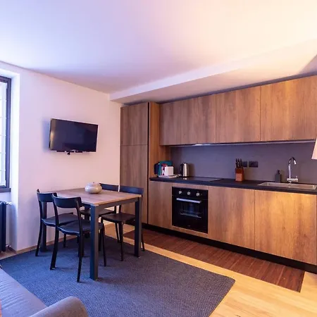 Joivy Warm Flat For 4, With Parking In *